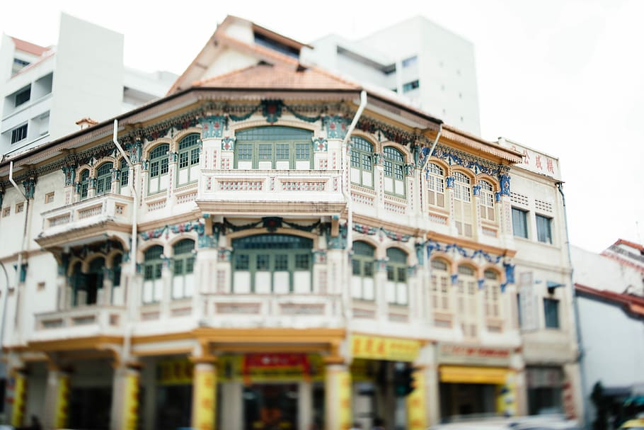 shallow focus photography of white and yellow concrete building, white and brown concrete building HD wallpaper