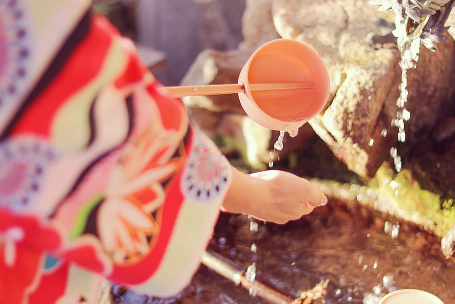 Japanese woman holding a wooden container full of water, food HD wallpaper
