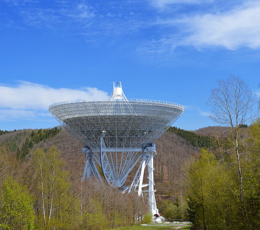 white satellite covered in green leafed trees under blue skyt HD wallpaper
