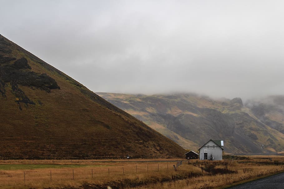 house near misty mountain during daytime, gray wooden house beside mountain during day time HD wallpaper