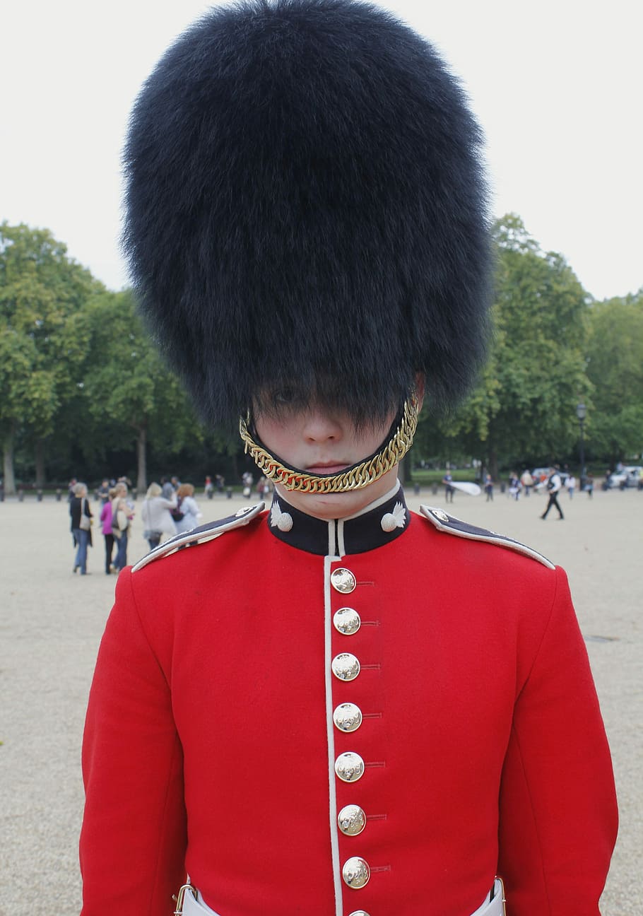 Sentry, Marching, Palace Guard, children only, red, standing HD wallpaper