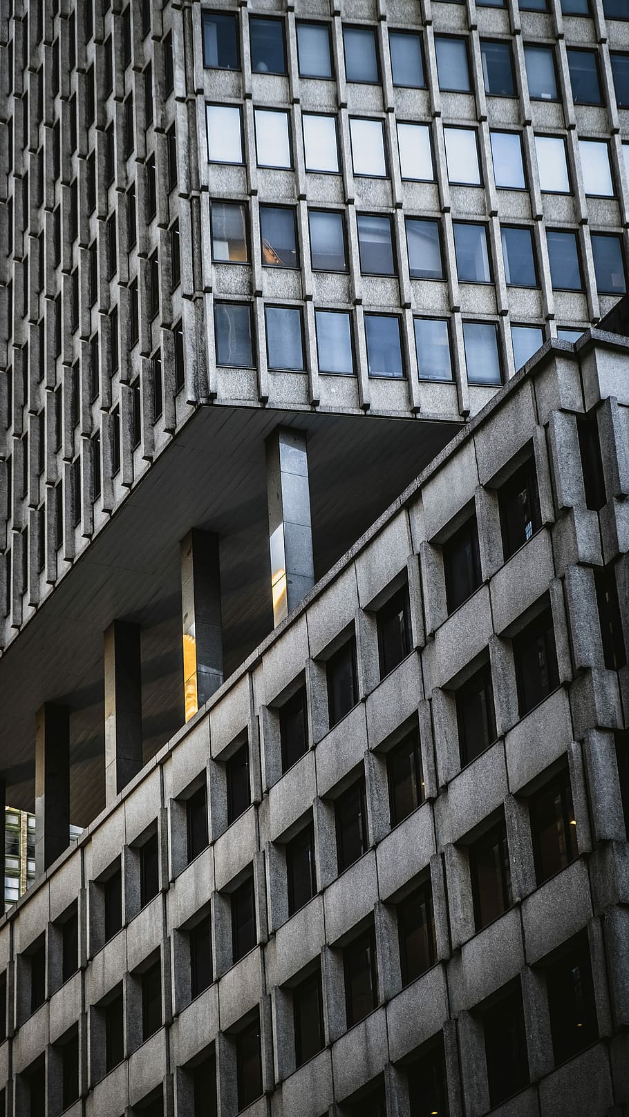 photo of gray concrete building during daytime, photo of gray concrete buildling HD wallpaper