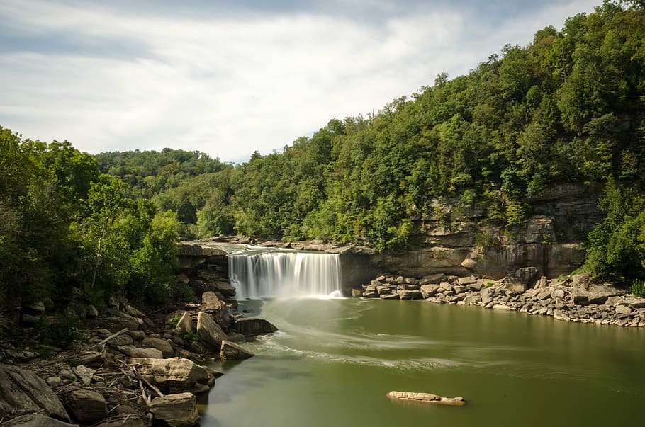 Waterfall on the Cumberland River and landscape in Kentucky, photos