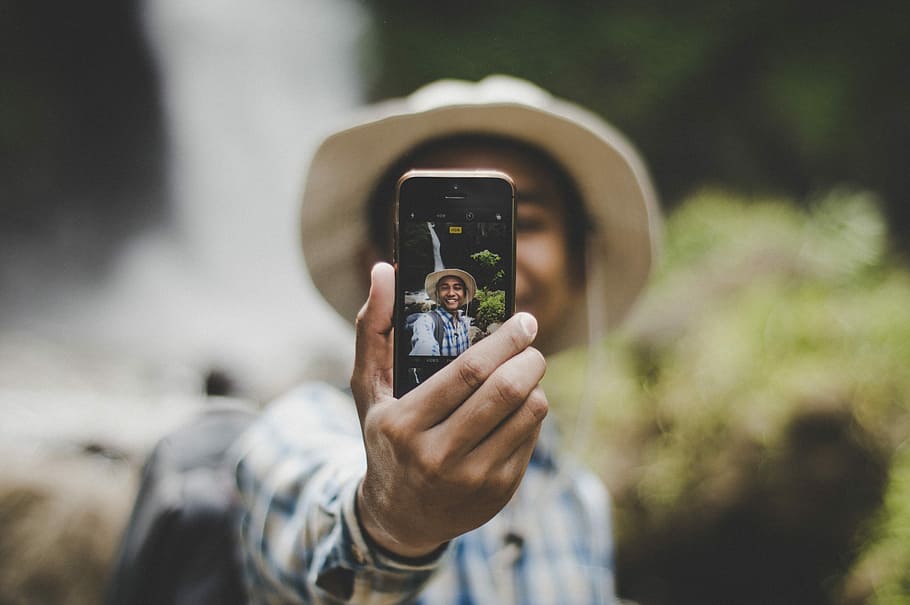 man wearing brown hat taking selfie, person taking selfie, portrait HD wallpaper