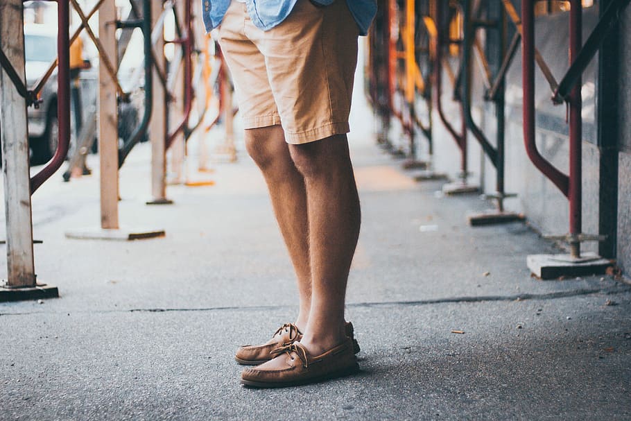 Men wearing store boat shoes