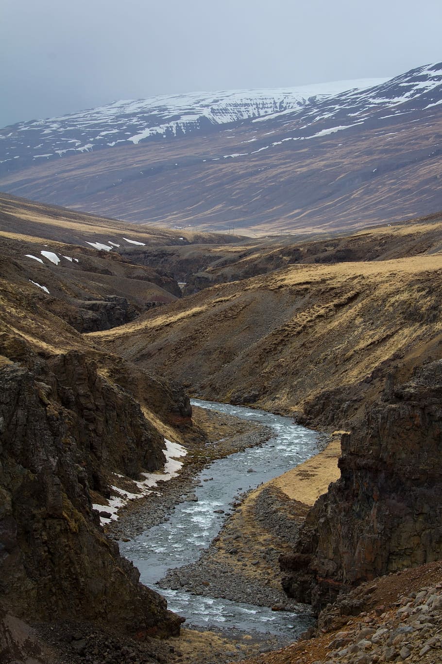 river between mountains, river beside mountain, snow, valley HD wallpaper