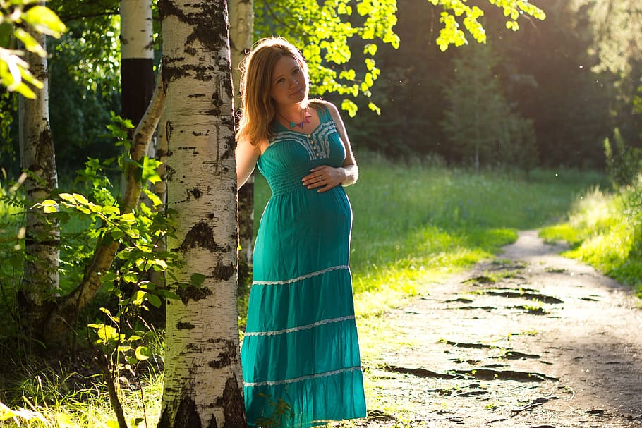 woman green sleeveless dress standing beside tree, pregnancy, HD wallpaper