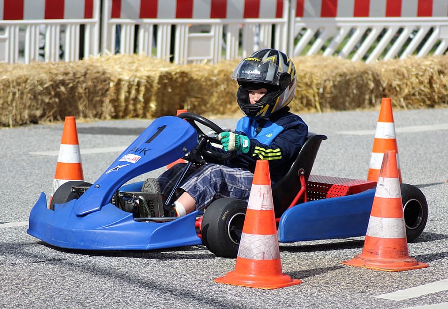 kart-cards-slalom-cards-driver-karting.jpg