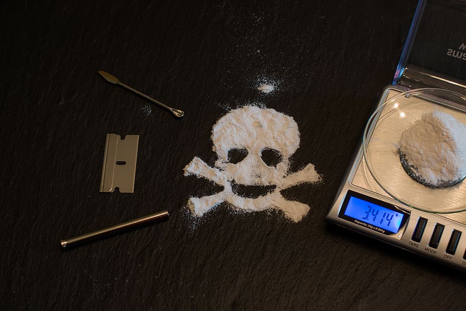 powder skull artwork near on scale, drugs, death, cocaine, risk