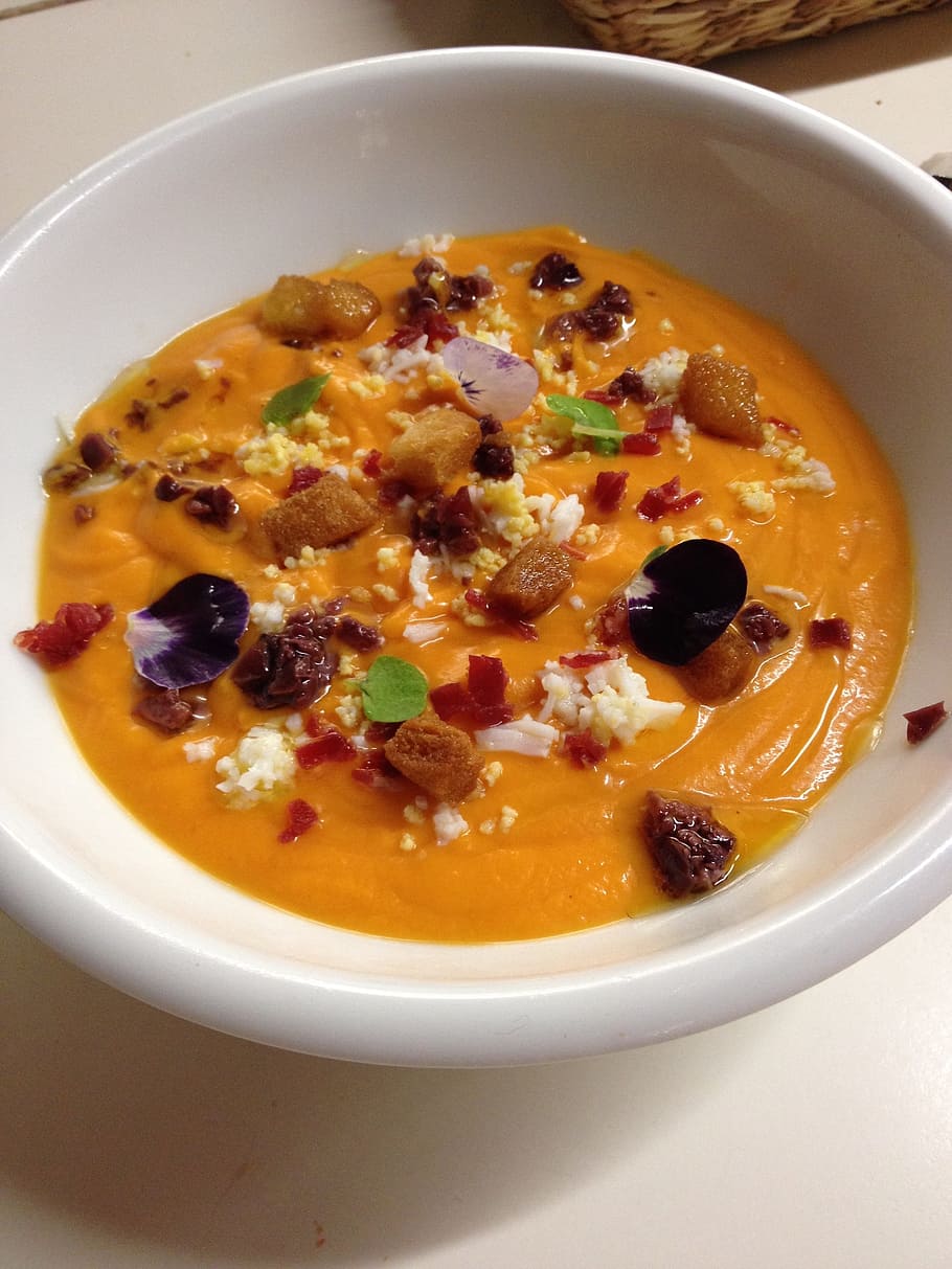 vegetable soup in bowl, tapas, meal, appetizer, spanish, salmorejo HD wallpaper