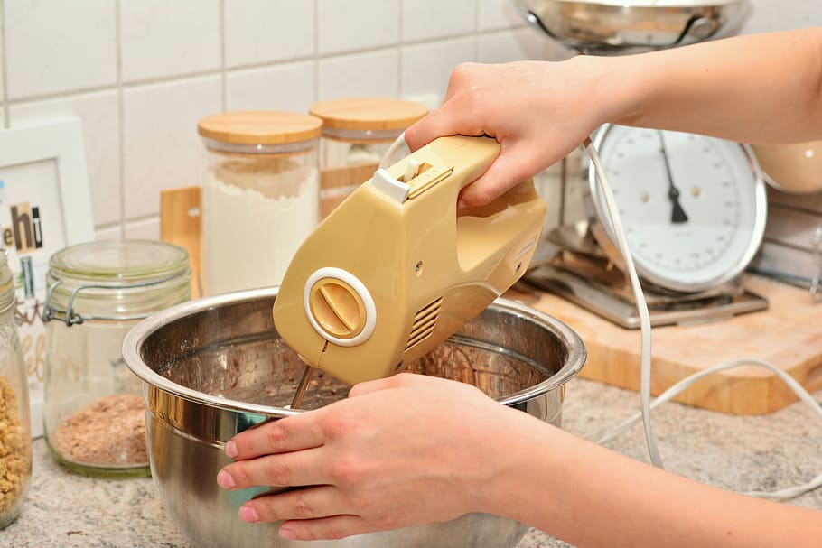 man using electric mixer while touching gray stainless steel bowl, HD wallpaper