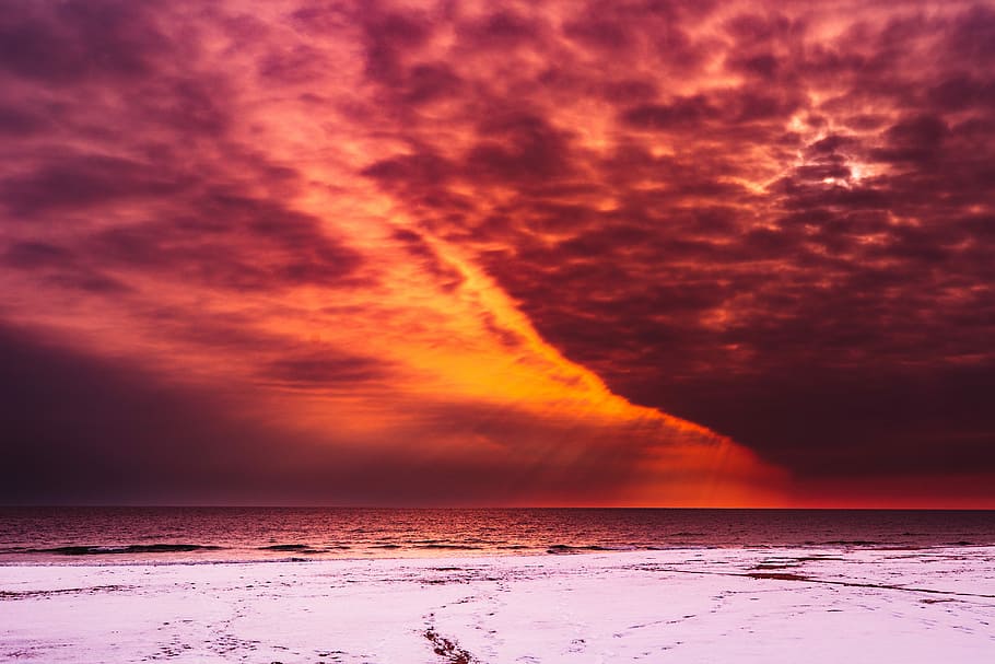 sea and red sky during daytime, selective color photography of red sky HD wallpaper