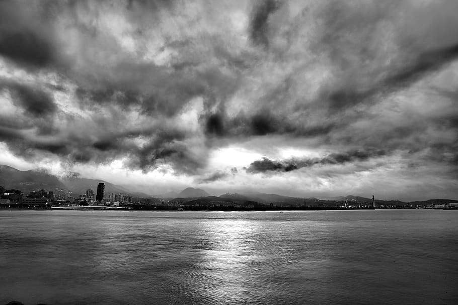 Grayscale Photo of Calm Body of Water Under Cloudy Sky, beach HD wallpaper