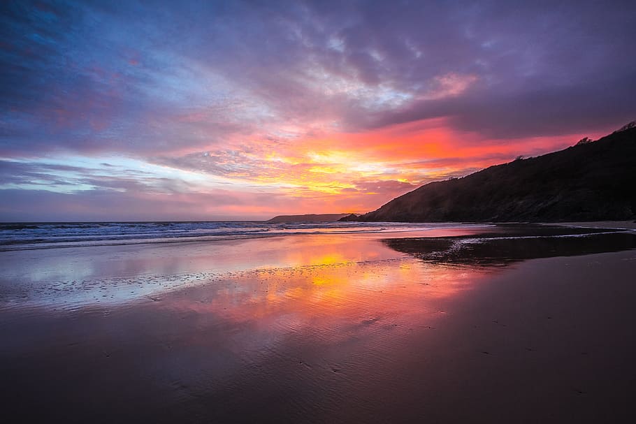 landscape photograph of beach shoes on a golden hour setting HD wallpaper