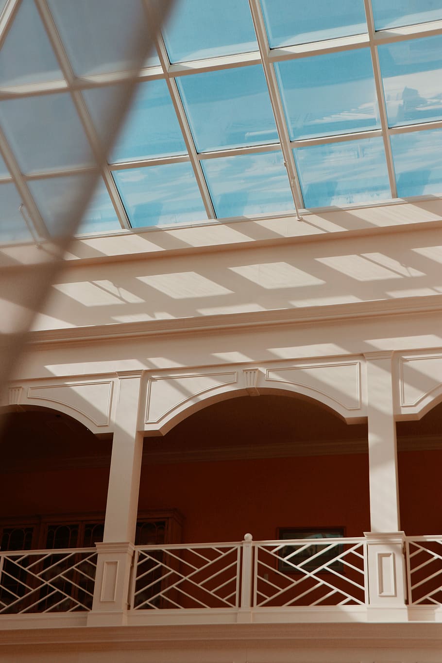 white painted building, white building interior, skylight, window HD wallpaper