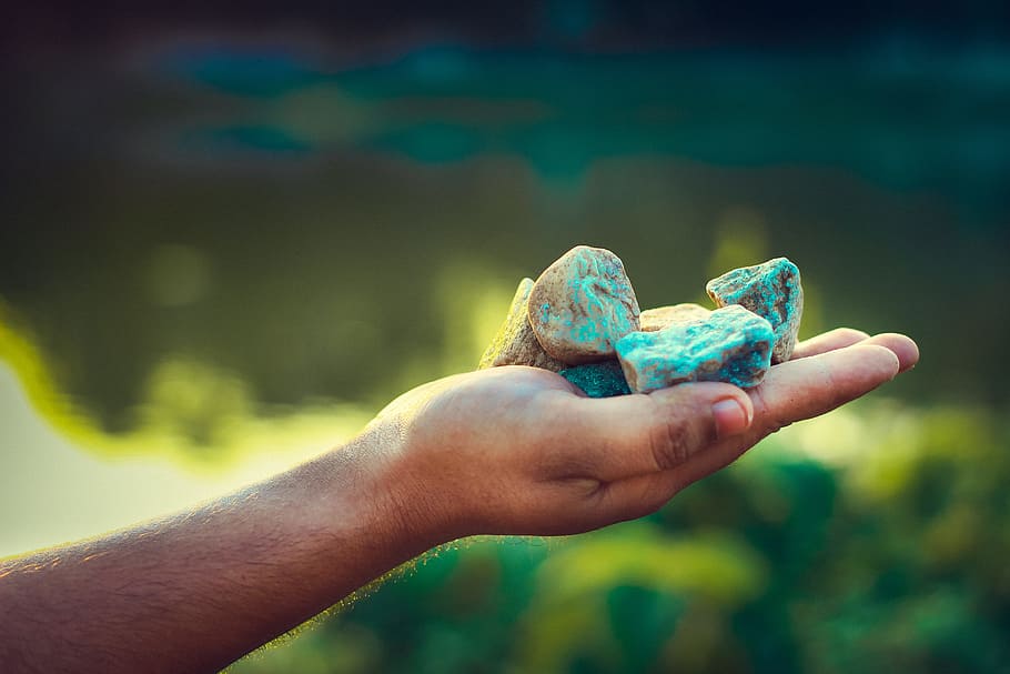 stone, rock, strength, hold, male, hand, hang, finger, green HD wallpaper