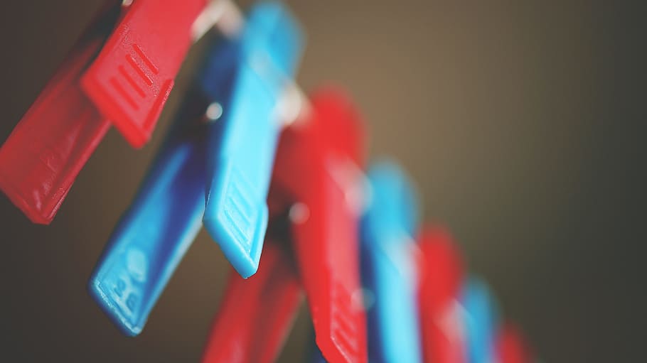 Red and Blue Plastic Pegs, blur, bright, clipped, clothes pin, HD wallpaper