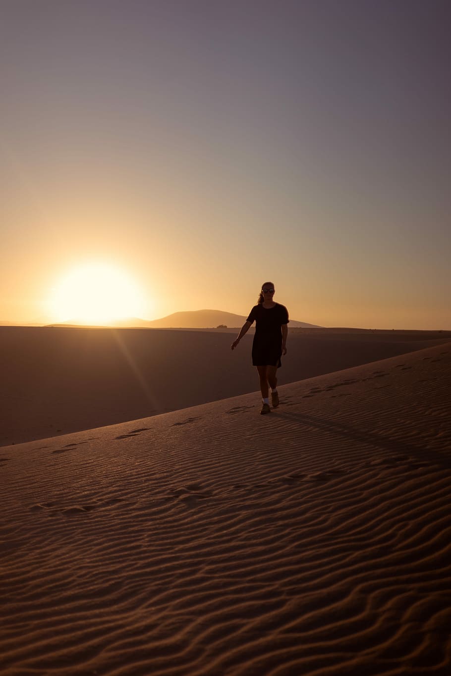 woman walking on desert during sunset, woman standing on the middle of the dessert HD wallpaper