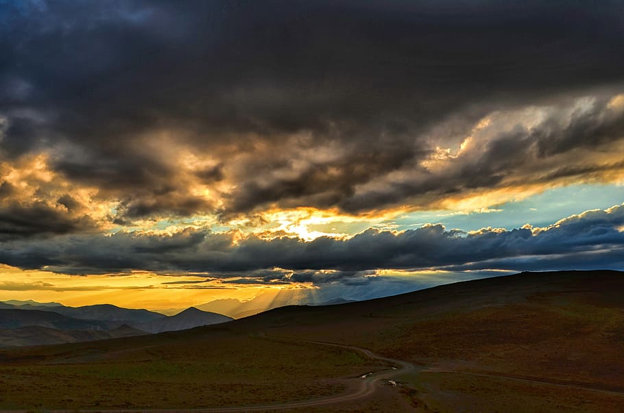 brown field under blue and yellow sky, panoramic, sunset, dawn HD wallpaper