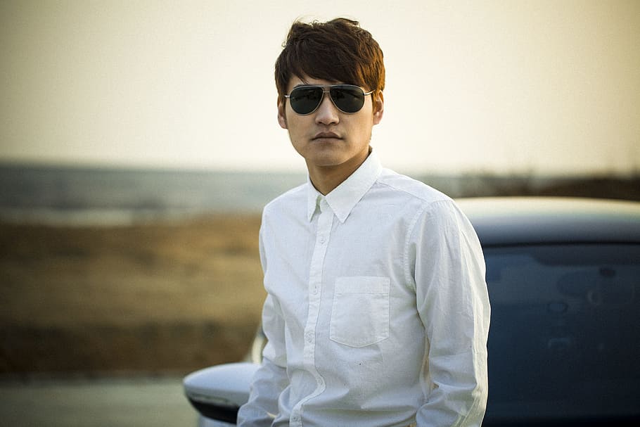 man wearing Aviator-style sunglasses and white dress shirt HD wallpaper