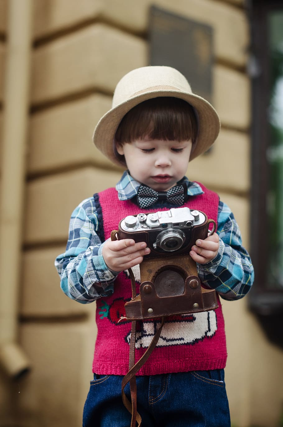 camera, rain, street, wet, weather, boy, kids, child, city HD wallpaper