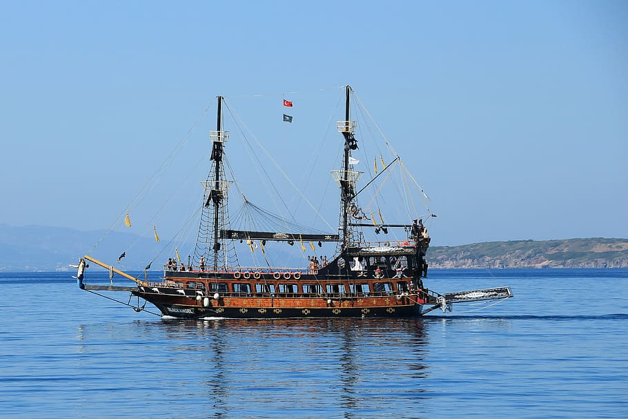 brown and gray ship, pirates, sailing vessel, sea, nautical Vessel HD wallpaper