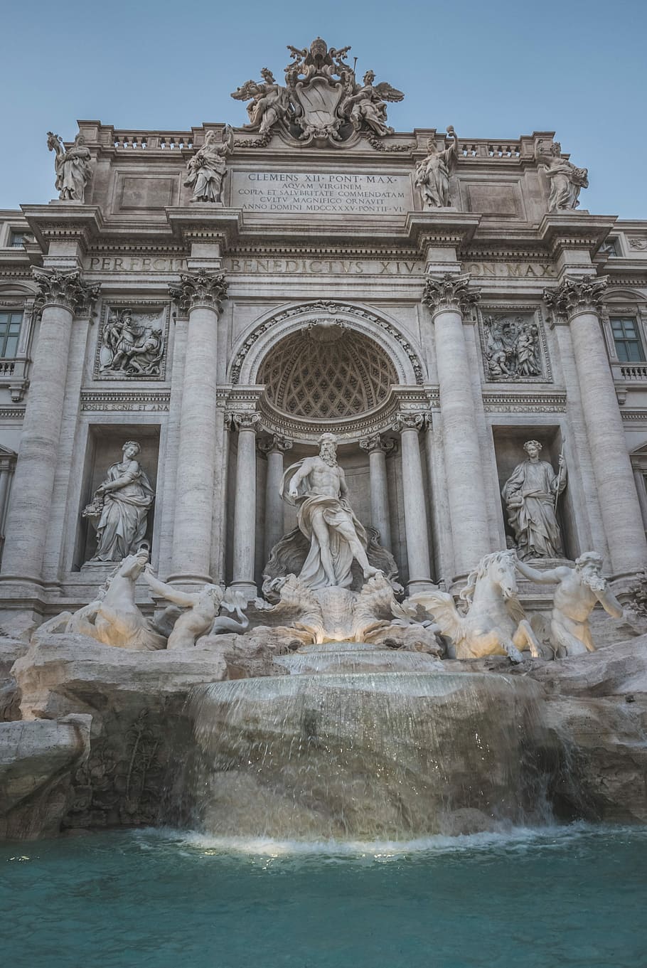 gray building during daytie, worms eye view photography of Clements XII point Max fountain HD wallpaper