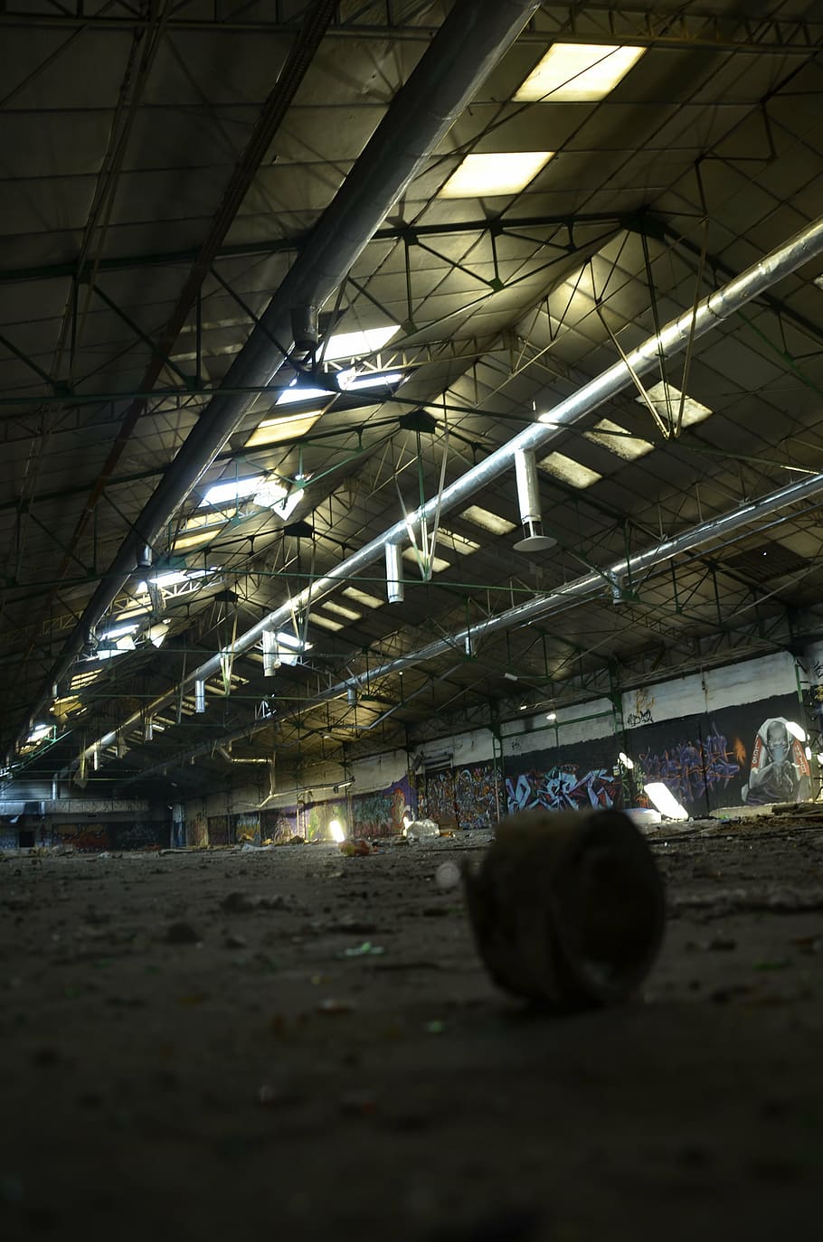 hangar, graffiti, building, indoors, industry, architecture HD wallpaper