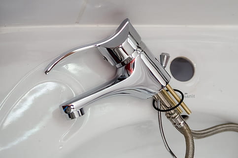 plumber-repair-faucet-battery-thumbnail.jpg