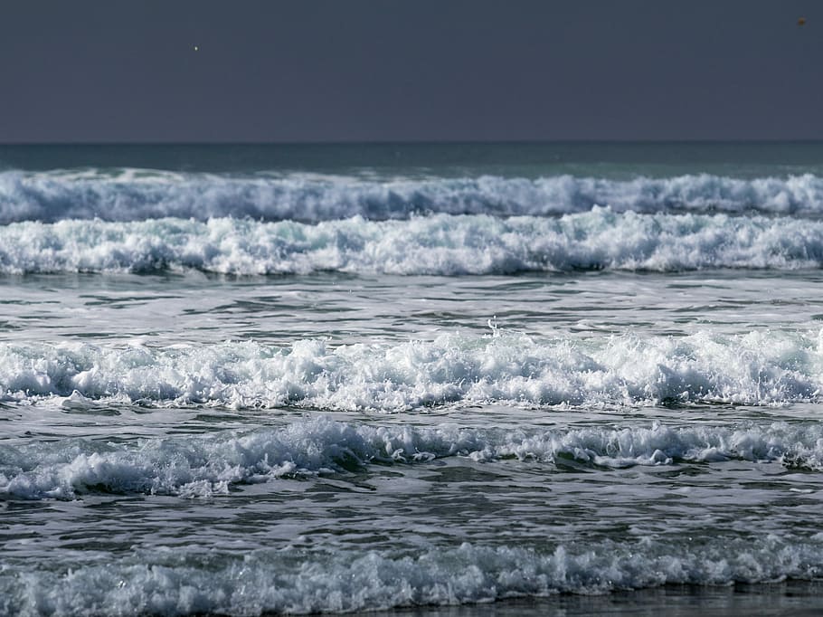 water foam near beach, sea waves during daytime, ocean, white HD wallpaper
