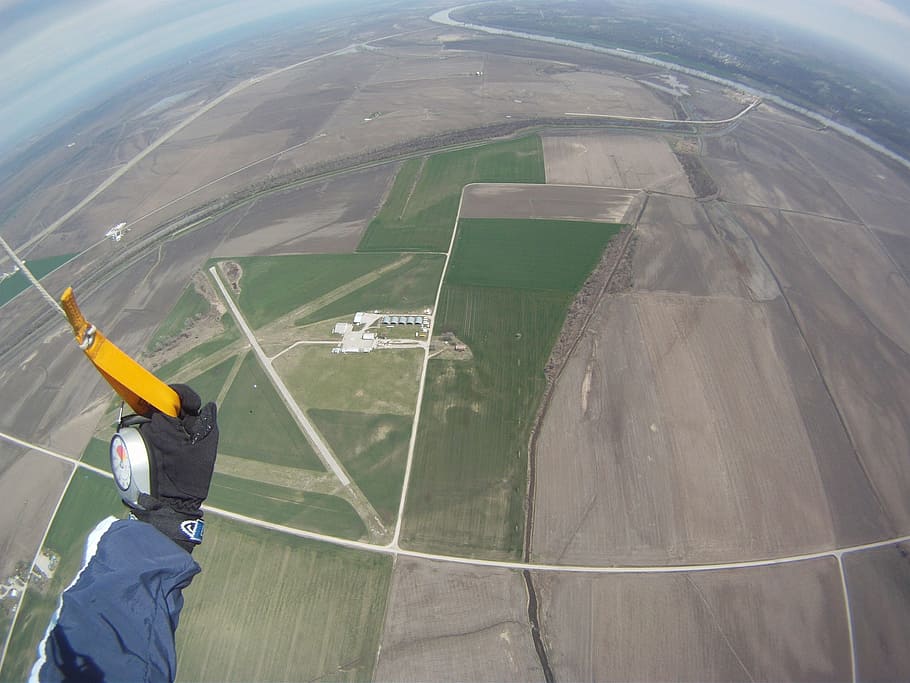 aerial photography of field, Skydiving, Parachuting, Flying HD wallpaper