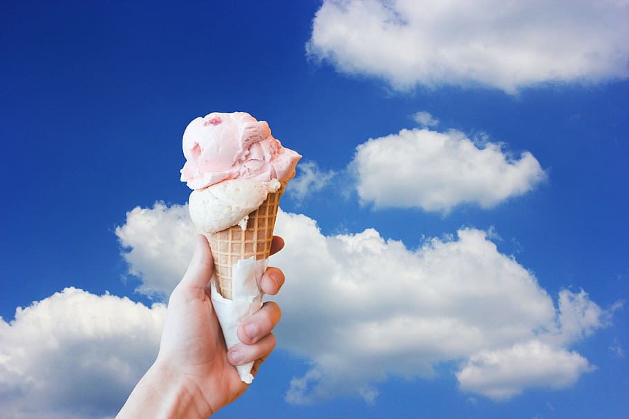 strawberry icecream on cone in hand, milk ice cream, soft ice cream, HD wallpaper