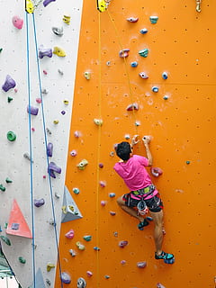 man doing wall climbing, rope, rappelling, rock, extreme, sport HD wallpaper