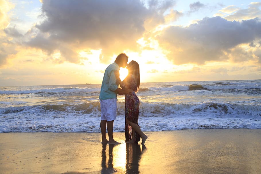 man and woman kissing near wavy sea, love, union, peace, water HD wallpaper