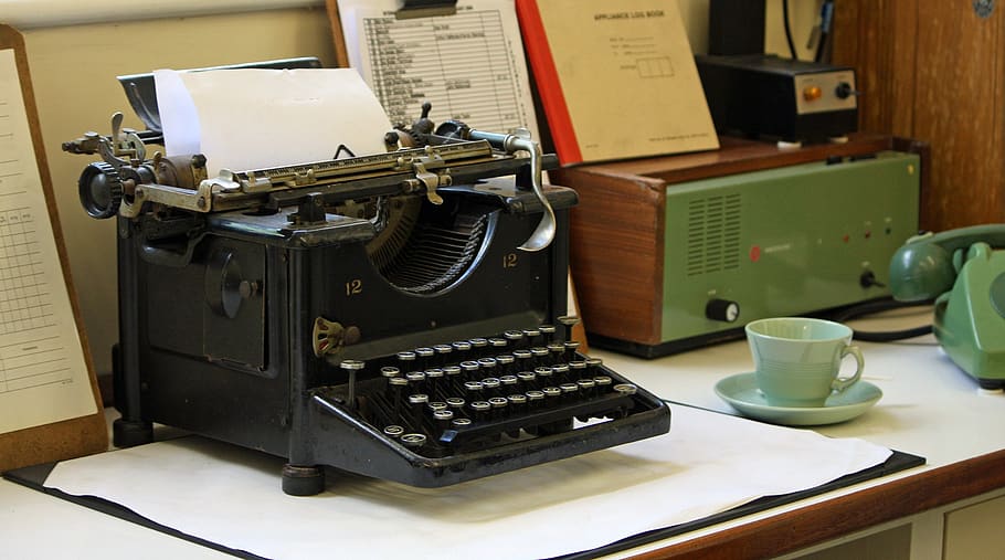 typewriter, antique, antique typewriter, old fashioned, dated HD wallpaper