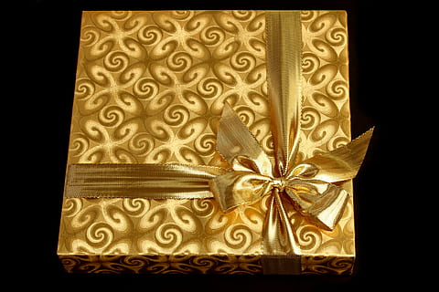 yellow gift box, present, background, recreation, ribbon, nose HD wallpaper