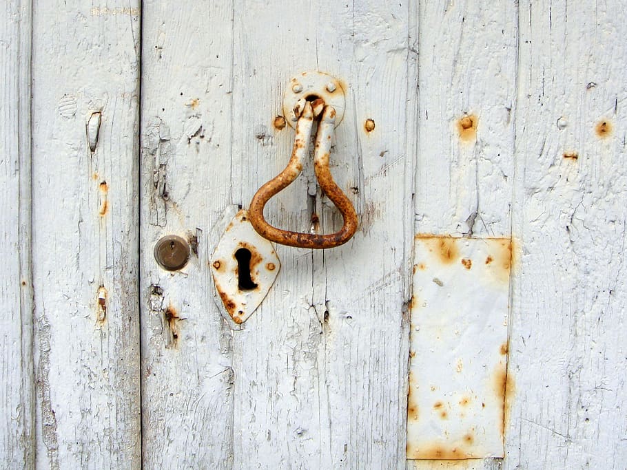 white metal door lock and white wooden door, keyhole]rusty HD wallpaper