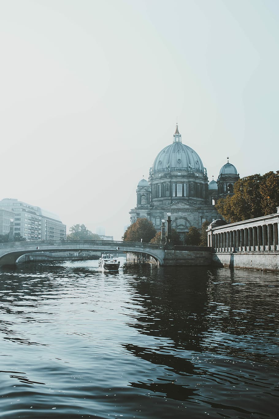 Sunny Day, gray bridge near cathedral during daytime, building HD wallpaper
