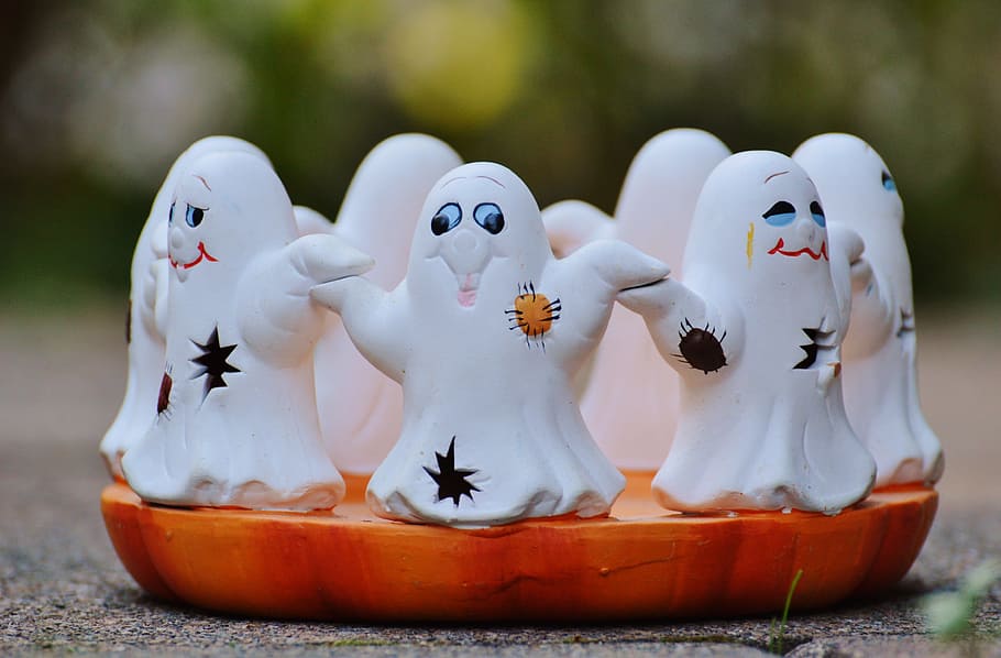 white ghost ornament, halloween, ghosts, group, cute, foraging haunting, HD wallpaper