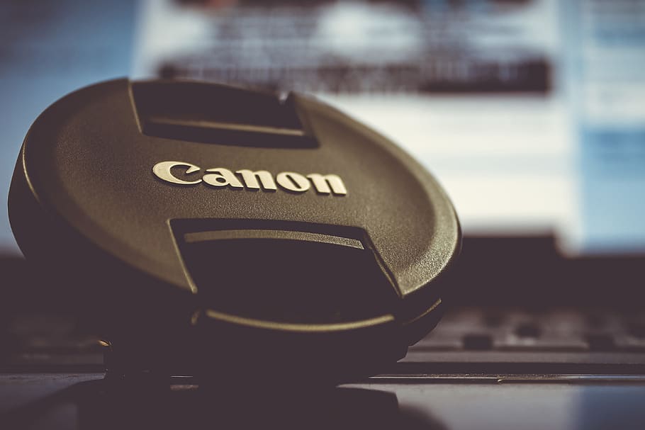 Camera lens cap on desk, technology, computer, computer Keyboard HD wallpaper