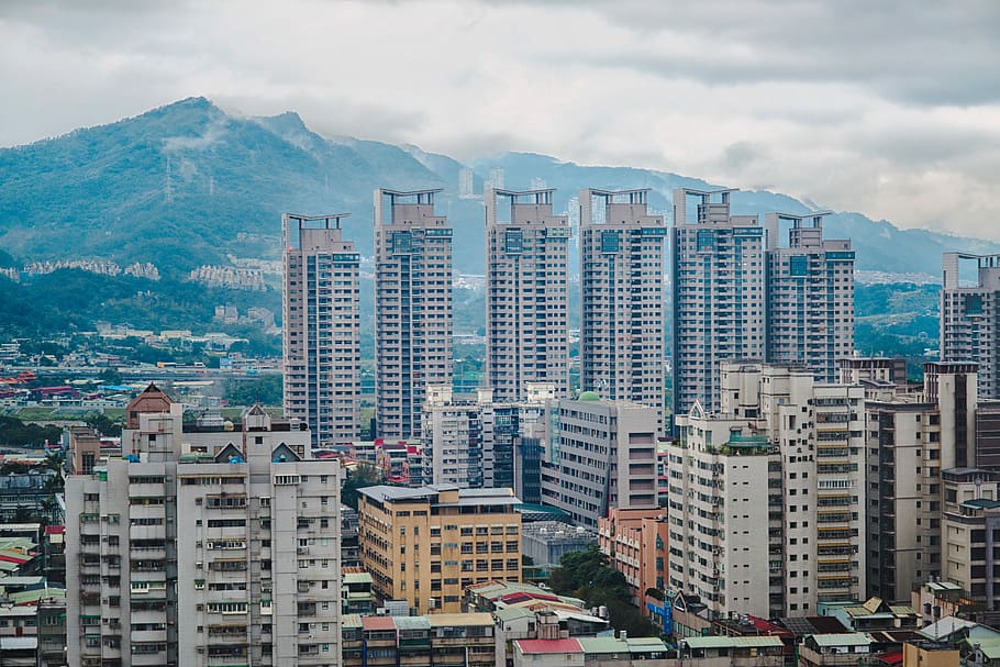 top view of city buildings, bird's eye photography of six highrise buildings in the middle of the city HD wallpaper
