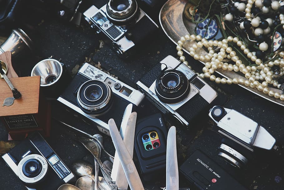 assorted cameras and jewelries, selective focus photography of film cameras HD wallpaper