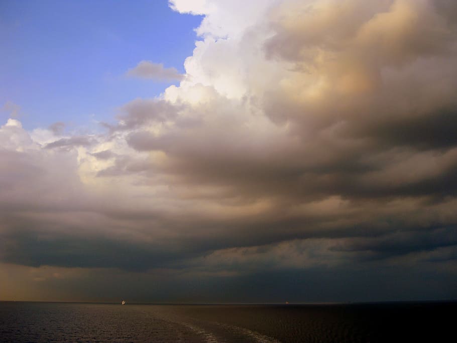 horizon, sea, ocean, clouds, thunderstorm, nature, force of nature HD wallpaper