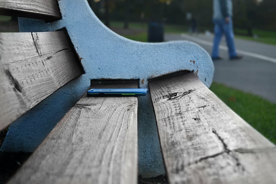 bench, iphone, wood, person, mobile, technology, smartphone HD wallpaper
