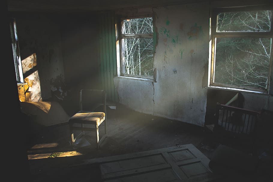 broken glass window, Alone, interior, chair, grunde, decay, abandoned, HD wallpaper