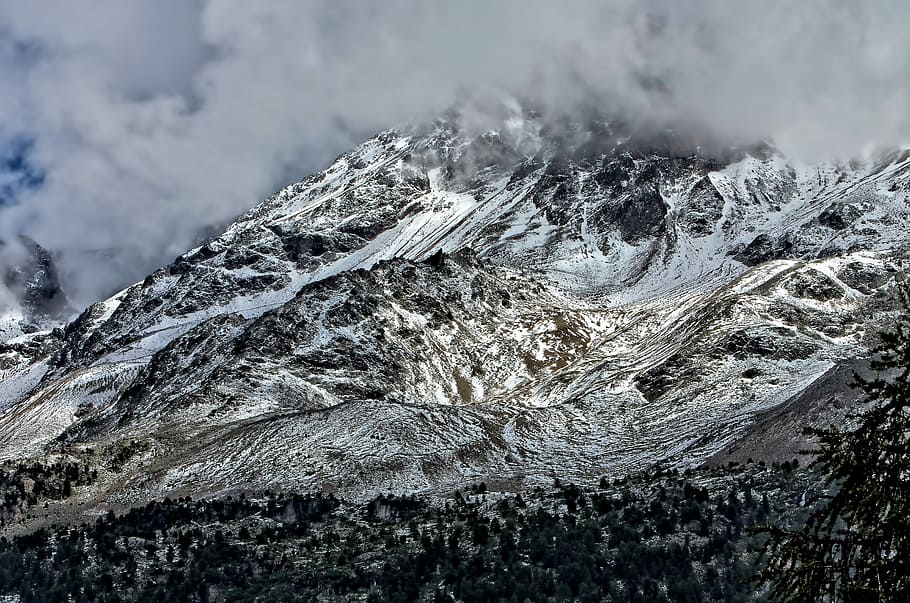 mountain under white clouds, snow covered mountain during daytime HD wallpaper