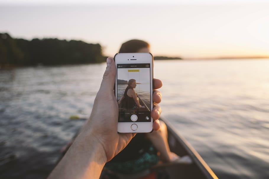 person holding silver iPhone 6 and taking selfie, picture, holiday HD wallpaper