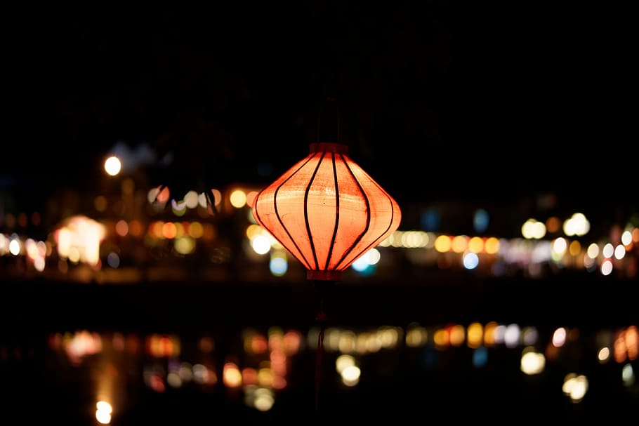 closeup photography of lighted oil lantern, selective photo of a lighted lantern HD wallpaper