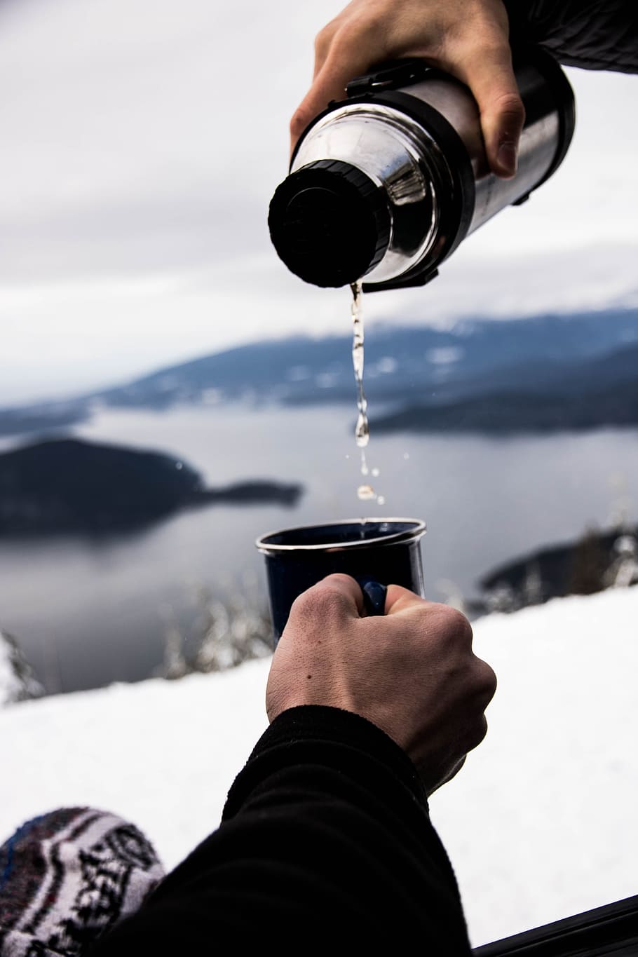 person pouring water in black ceramic mug, gray stainless steel thermal carafe dropping water on black ceramic mug HD wallpaper