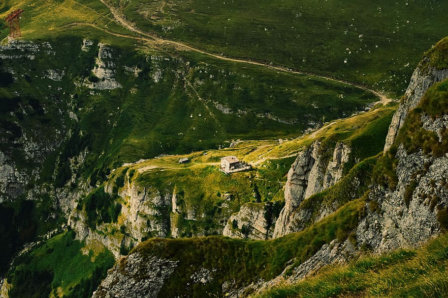 green grass covered mountain with white house, bird's eyeview photo of mountain peak HD wallpaper